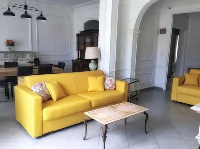 a living room with a yellow couch and a table at Sublime 4 pièces quartier des Musiciens in Nice