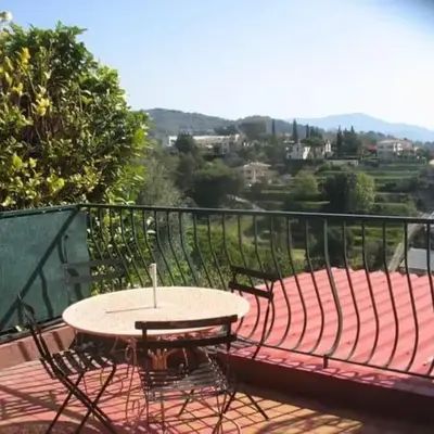 Maison traditionnelle sur les collines Niçoises