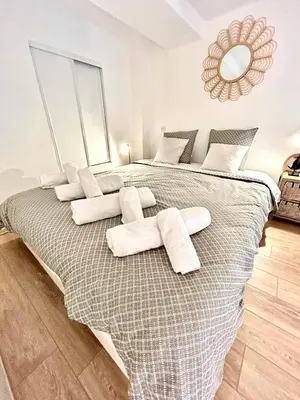 a bedroom with a large bed with towels on it at Petit cocon en duplex - Centre-ville & plage à 2 minutes in Nice