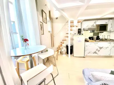 a small room with a table and chairs and a kitchen at Duplex cosy - hyper centre - Proche mer et Promenade in Nice