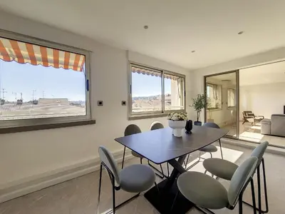 a dining room with a table and chairs at Nestor&Jeeves - BELLE ETOILE - Central - Premium in Nice