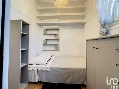 a small bedroom with a bed and shelves at Appartement 1pièce avec jardin dans Mas de Caractère in Saint-Laurent-du-Var