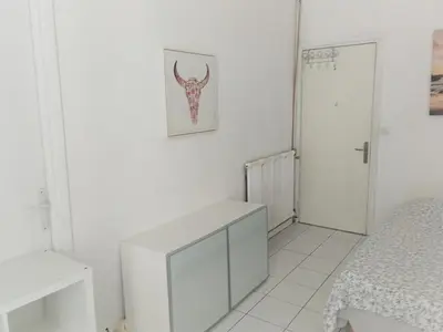a white room with a bed and a picture on the wall at Appartement 110m2 Nice plein centre in Nice