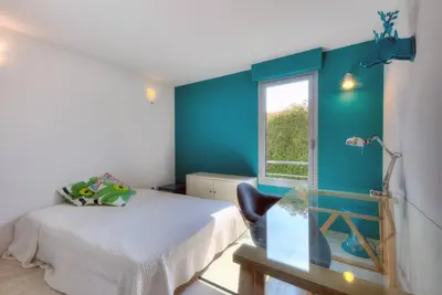 a bedroom with a white bed and a window at Villa Contemporaine à Carros les plans in Carros