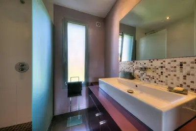 a bathroom with a large sink and a mirror at Villa Contemporaine à Carros les plans in Carros