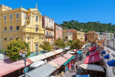 an overhead view of a street in a city with buildings at Studio à louer au cœur du Carré d or à Nice, rue Dalpozzo à 150 mètres des plages in Nice