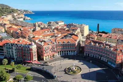 an aerial view of a city with the ocean at Studio à louer au cœur du Carré d or à Nice, rue Dalpozzo à 150 mètres des plages in Nice