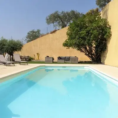 3 pièces dans villa avec piscine