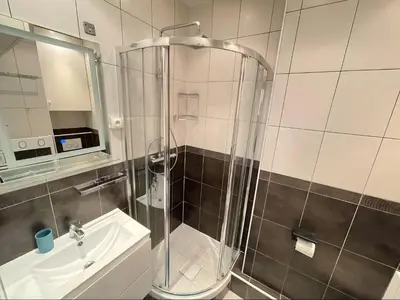 a bathroom with a shower and a sink at Spacieux Loft Cœur Vieux Nice in Nice