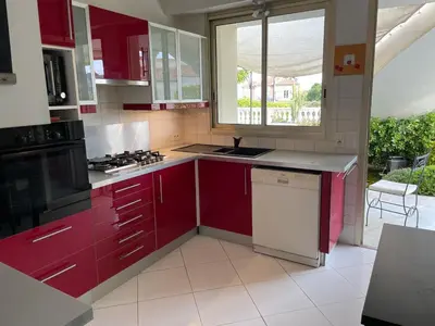 a kitchen with a sink and a counter top at Appartement en rez de jardin dans villa à Nice in Nice