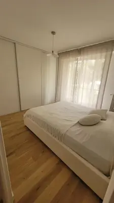 a bedroom with a white bed with a window at Magnifique appartement Bas Gairaut aperçu mer in Nice