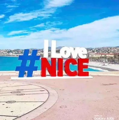 a sign with the words love nice on a beach at Superbe Appartement Près de la Gare-Clim-Wifi-Espace dedié au Travail in Nice