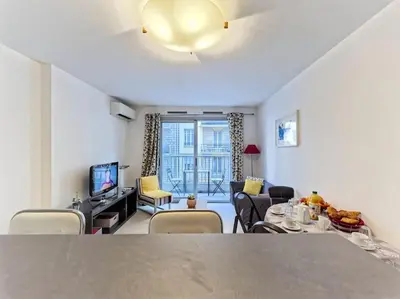 a living room with a dining table and a living room at Superbe Appartement Près de la Gare-Clim-Wifi-Espace dedié au Travail in Nice