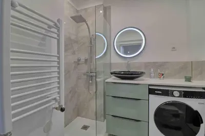 a bathroom with a shower and a washing machine at Accès direct Promenade Des Anglais - Negresco in Nice