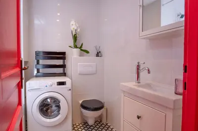 a small bathroom with a washing machine and a sink at Large magnificent terrace (40 sq.m) in Nice