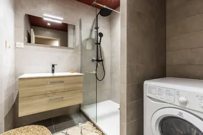 a bathroom with a washing machine and a washer at Charmant 3 pièces vue mer in Villefranche-sur-Mer