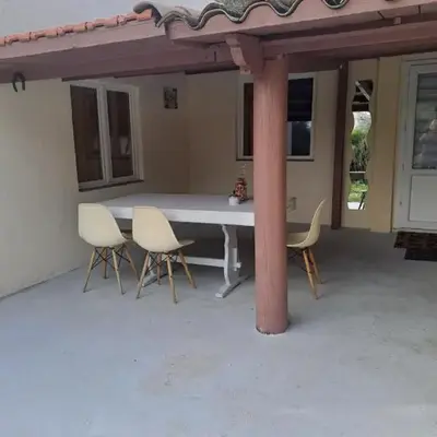 Maison du bonheur calme et verdure
