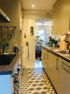 a kitchen with a black and white tile floor at Bel appartement - 50m2 à 7 minutes du centre au calme in Nice