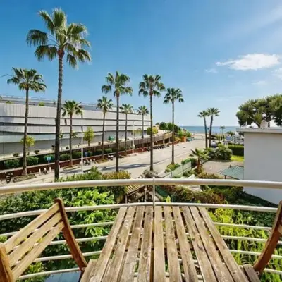 Beautiful flat with balcony and sea view