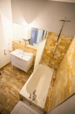 a bathroom with a tub and a sink and a toilet at Appartement 3 pièces SoNice au centre de Nice in Nice