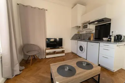 a small kitchen with a table in a room at NICE CENTRE-VILLE STUDIO en étage in Nice