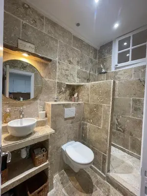 a bathroom with a toilet and a sink at Vieux-Nice 3 pièces confortable et calme in Nice