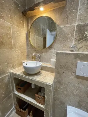 a bathroom with a sink and a mirror at Vieux-Nice 3 pièces confortable et calme in Nice