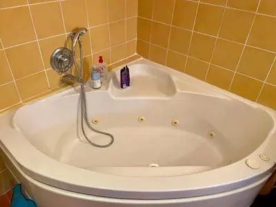 a bath tub with a shower in a bathroom at Triplex Toit-Terrasse Authentique Vieux-Nice & Mer in Nice