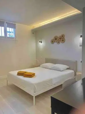 a bedroom with a white bed with two towels on it at Le BASHKIR - SPACIEUX AVEC TERRASSE - WIFI - prés mer et aéroport - Tram et supermarchés in Nice