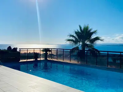 Gallery image of Superbe 2 pièces TERRASSE / PISCINE / VUE / PARKING in Nice