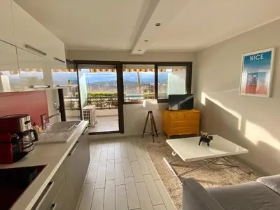 Gallery image of Superbe 2 pièces TERRASSE / PISCINE / VUE / PARKING in Nice
