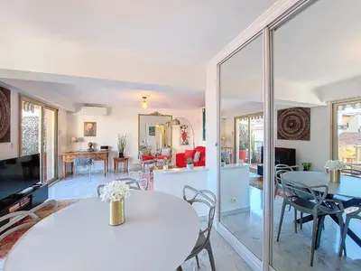 a living room with a white table and chairs at Nestor&Jeeves - LA NISSARDE TERRASSE - City center in Nice