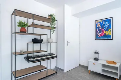 a room with a black shelf with a keyboard at Le calme à Nissa la Bella in Nice