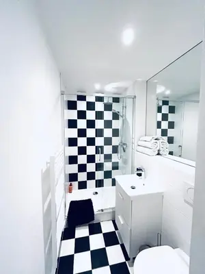 a bathroom with a black and white checkered floor at Happy Home spacieux studio en dernier étage avec balcon à 5 minutes à pieds du vieux Nice et de la mer Quartier Dubouchage in Nice
