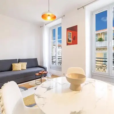 Charming City Center Studio 406