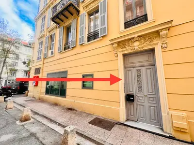 a red arrow pointing to a building with a door at Apartment Malaussena - Reception 24&7 - Center Libération in Nice