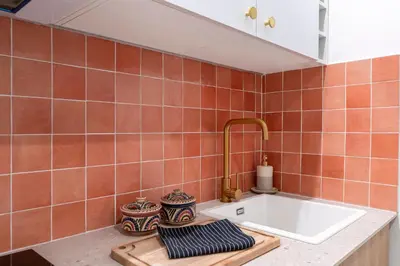 a bathroom with a tub and a sink at 2 pièces dans le Vieux Nice - à 3 min de la mer et du célèbre cours Saleya in Nice