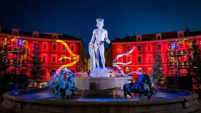 a statue in front of a building with christmas lights at Appartement dans villa Niçoise in Nice