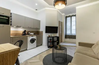 a kitchen and living room with a washer and dryer at Joli 2 pièces au port de Nice in Nice