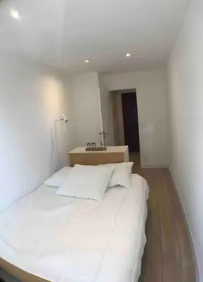 a white bed in a white room with a sink at Nice bas Cimiez- Coquet F1, climatisée, Parking in Nice