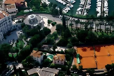 an aerial view of a city with a marina at Appartement idéalement situé proche bord de mer in Beaulieu-sur-Mer