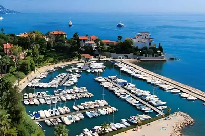 an aerial view of a marina with boats at Appartement idéalement situé proche bord de mer in Beaulieu-sur-Mer