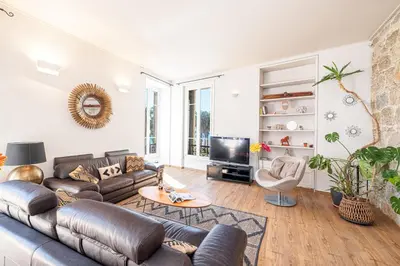 a living room with a couch and a tv at MY CASA - ETATS UNIS 892 - Spacious flat on Sea front w AC in Nice
