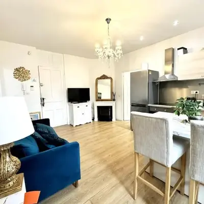 Lumineux appartement deux pièces