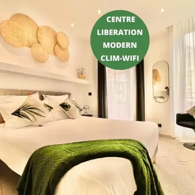 LIBERATION CENTER - PRIVATE Balcony - 24&7 RECEPTION - LUGGAGE STORAGE