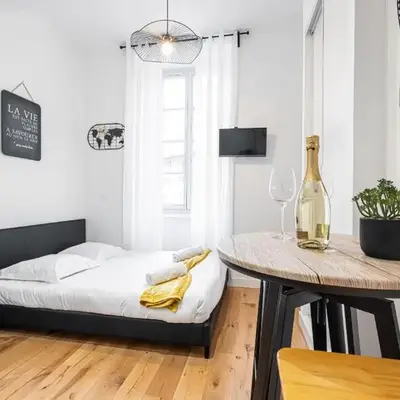 Charming City Center Studio 108