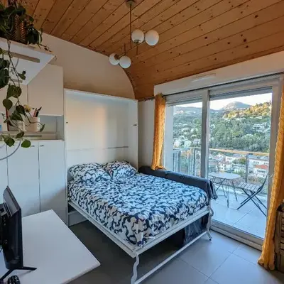 Studio calme avec vue dégagée