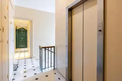 a hallway with a staircase with a green door and a hallway with a stair at 2P Carré d'Or, Nice hypercentre in Nice