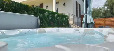 a jacuzzi tub with a shower in a yard at 2p bas de Villa avec Jacuzzi privatif proche de Nice in Saint-Laurent-du-Var