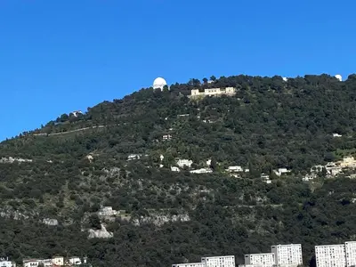 a hill with houses on top of it at APPARTEMENT-NICE 01 VUE MER - PANORAMIQUE WIFI-Parking in Nice